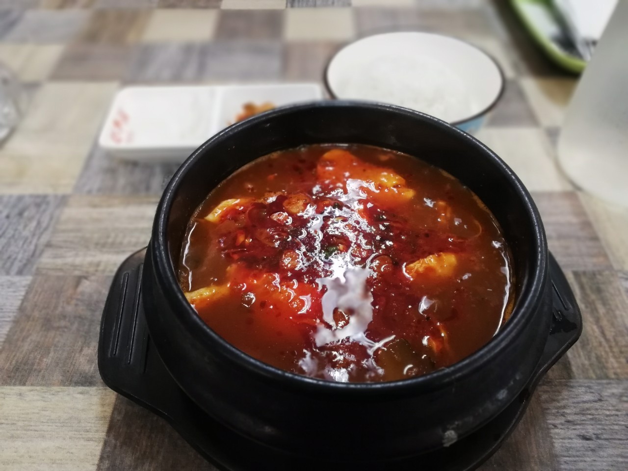 激安韓国料理　ドゥマゲテ　hannki　スンドゥブチゲ